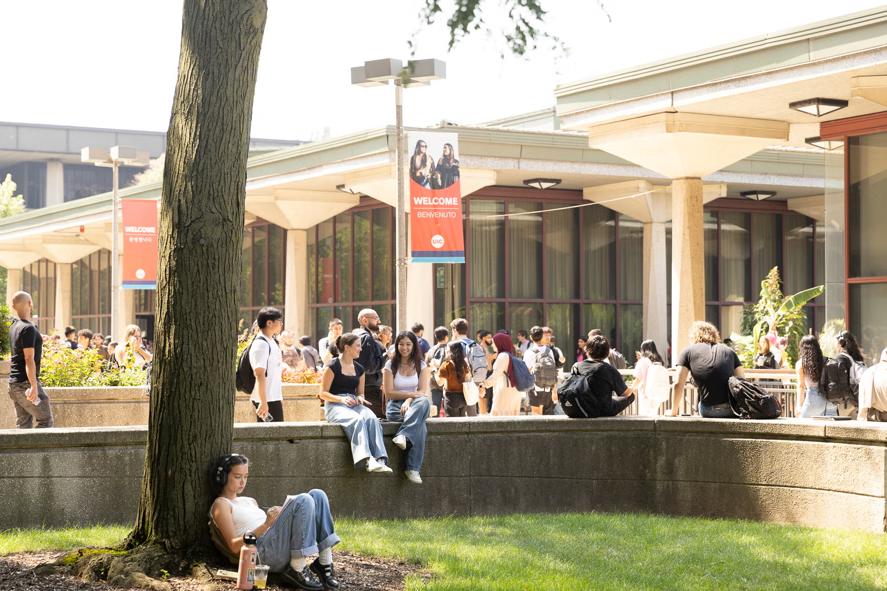 UIC students together on campus